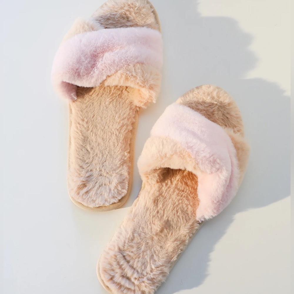 L*Space Cloud Slippers super cute!